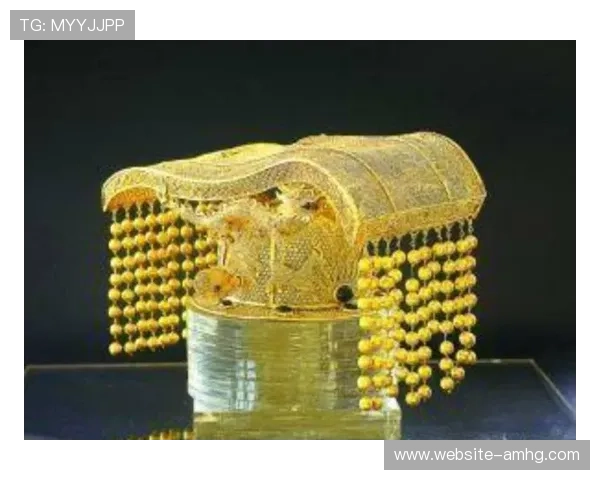 中国皇冠在传统文化中的象征意义与历史演变探析