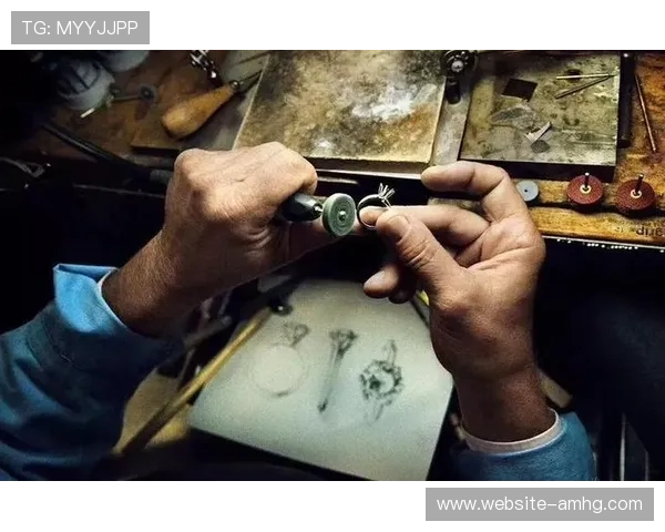 台湾皇冠珠宝设计师专访揭秘打造顶级皇冠的匠人精神与创新思维